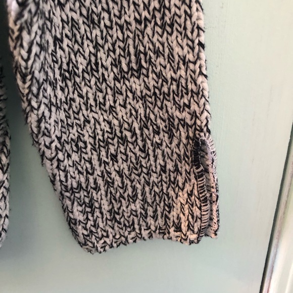 Sweet sweater - Picture 2 of 4